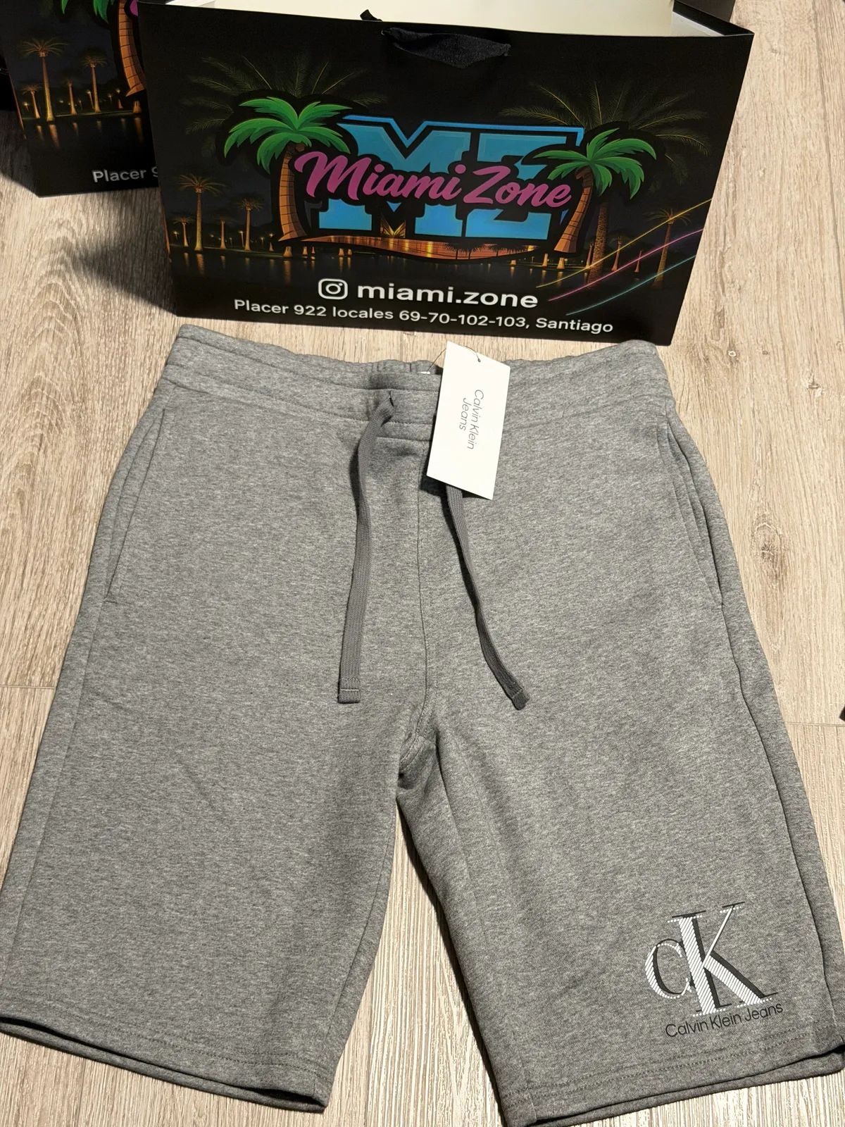 Short Calvin Klein gris